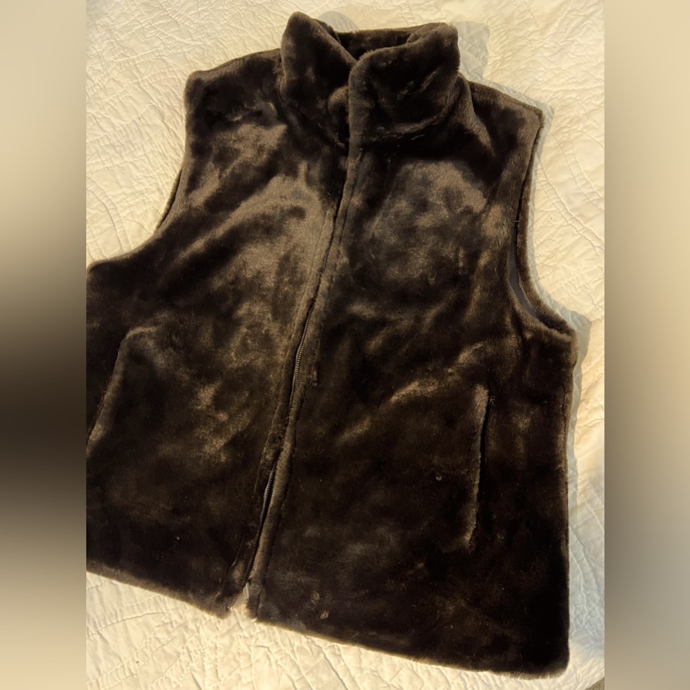Reversible faux fur/polyester vest chocolate brown with zipper and pockets blass